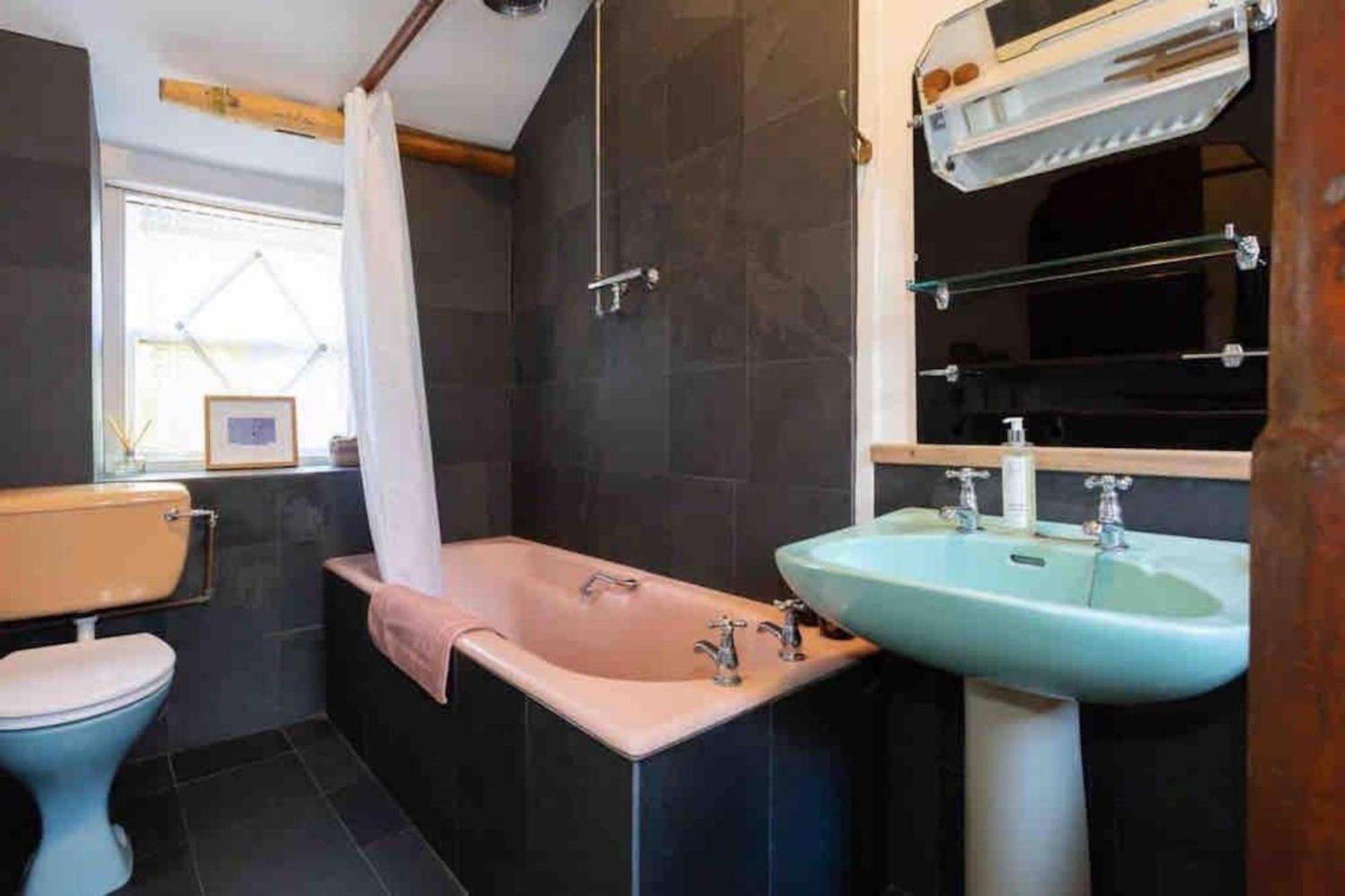 Janies Cottage~ Mousehole~Eclectic Interiors & Vintage Charm Eksteriør bilde